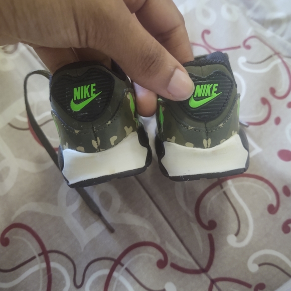 SOLD!! Toddler Nike Air Max camouflage sneakers - Picture 3 of 4